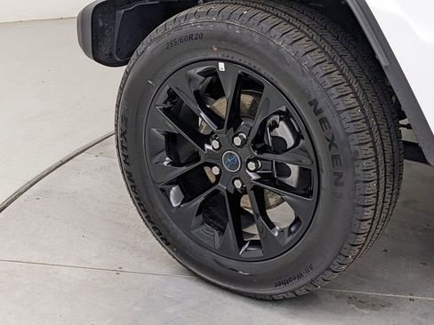 Used 2025 Jeep Wrangler Unlimited Sahara AWD/4WD image 4