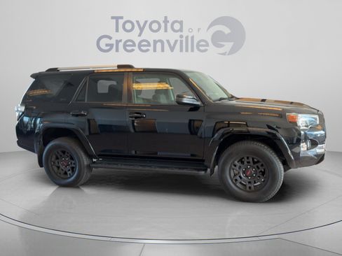 Used 2020 Toyota 4Runner SR5 AWD/4WD image 7