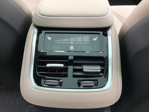 New 2026 Volvo XC90 B6 Plus w/ Protection Package Premier image 39