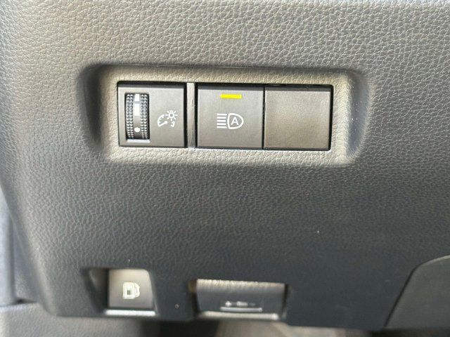 Used 2022 Toyota RAV4 XLE AWD/4WD image 24