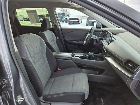 Used 2023 Nissan Rogue SV image 34