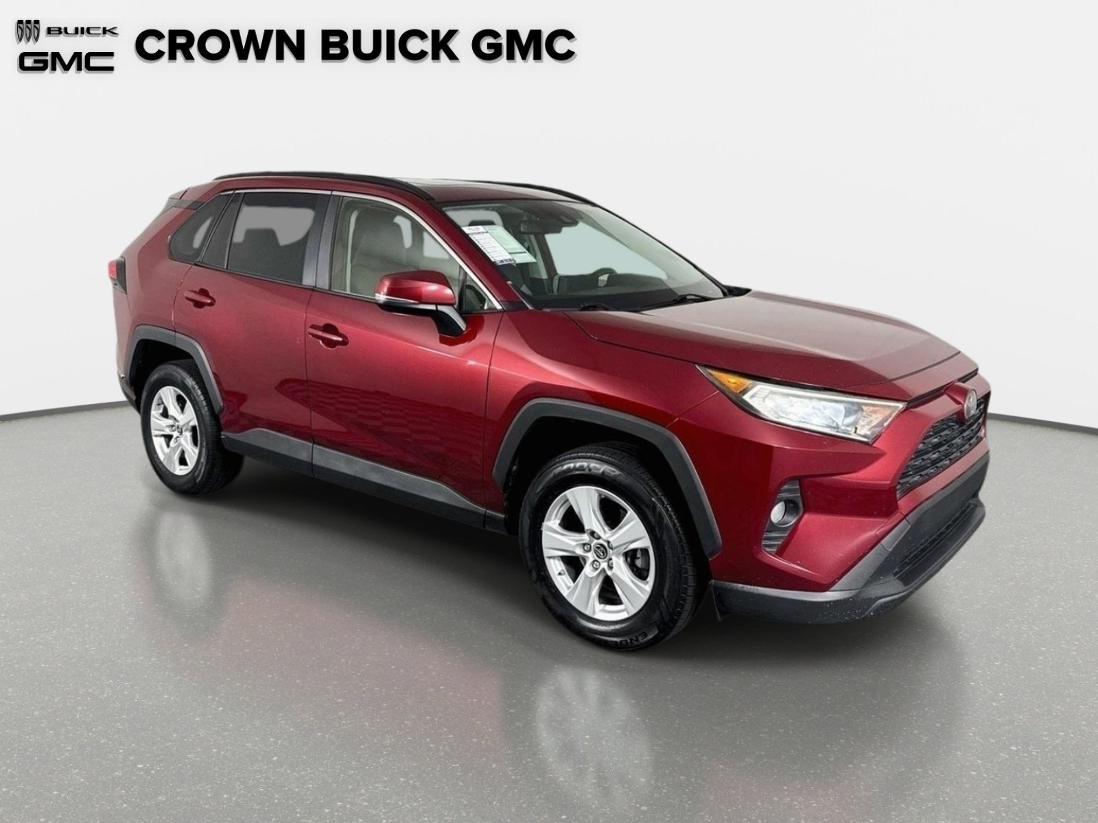 Used 2019 Toyota RAV4 XLE w/ Convenience Package FWD image 3
