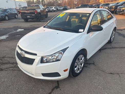 Used 2014 Chevrolet Cruze LS image 11