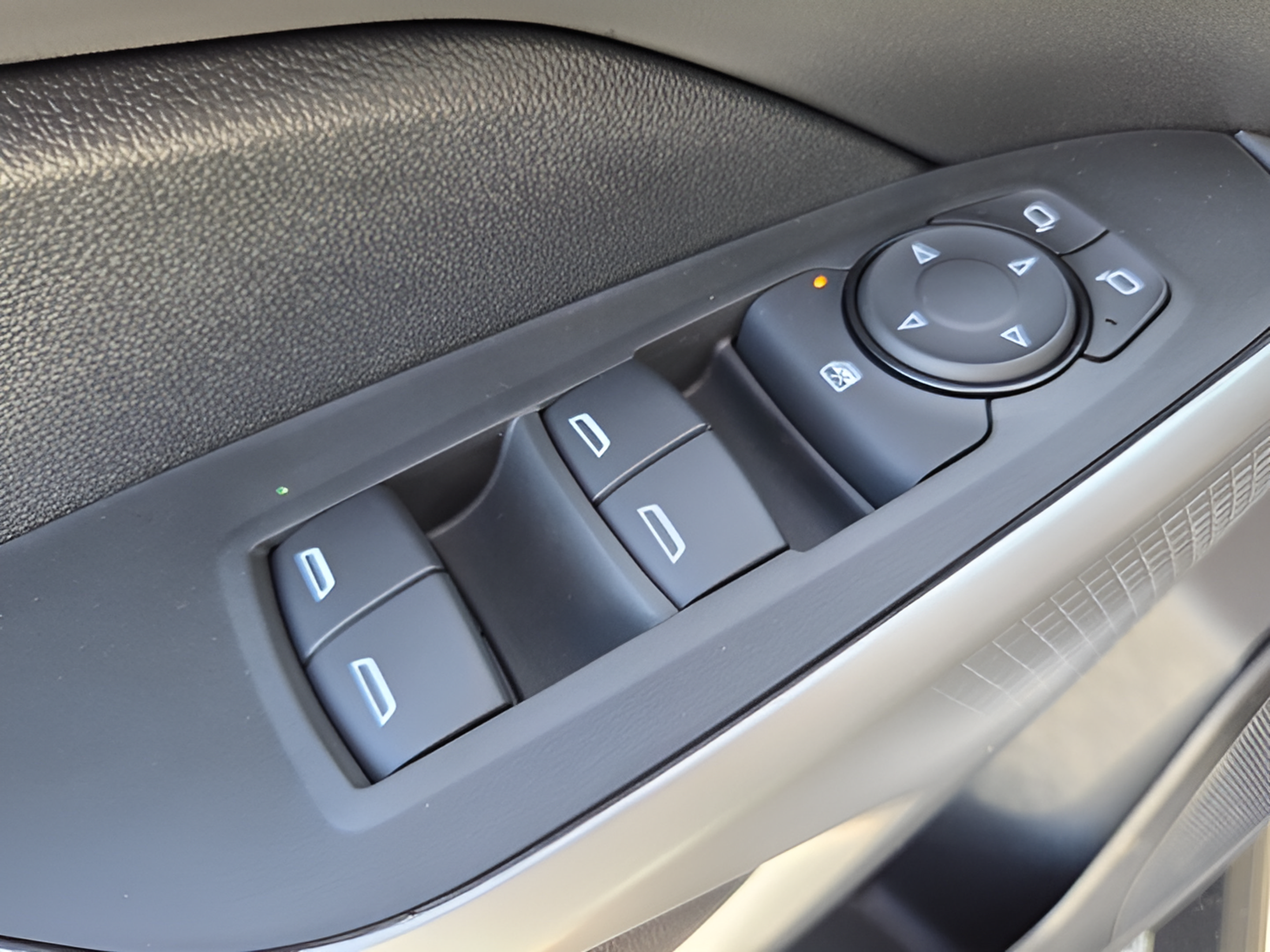 New 2026 Chevrolet Trax LS w/ LS Convenience Package FWD image 30
