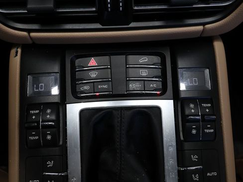 Used 2019 Porsche Macan AWD/4WD image 34