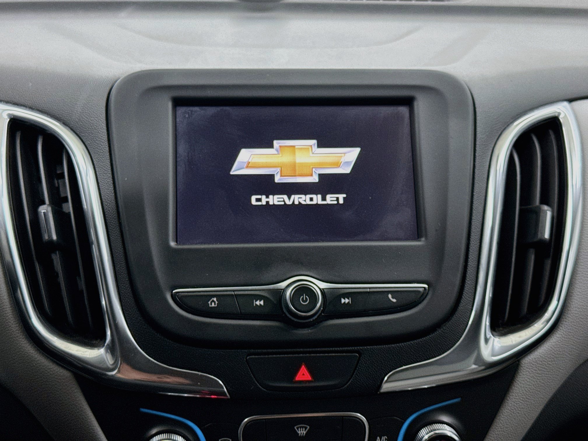 Used 2020 Chevrolet Equinox LS w/ LS Convenience Package FWD image 19
