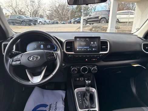 Used 2025 Hyundai Venue SEL image 12