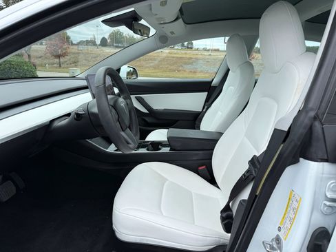 Used 2020 Tesla Model 3 Standard Range Plus image 2