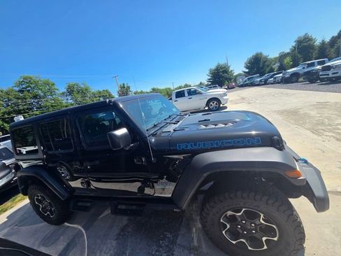 Certified 2023 Jeep Wrangler Unlimited Rubicon 4xe w/ Cold Weather Group AWD/4WD image 17
