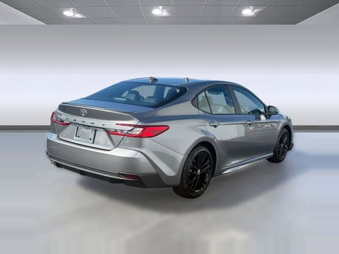 Used 2025 Toyota Camry SE image 8