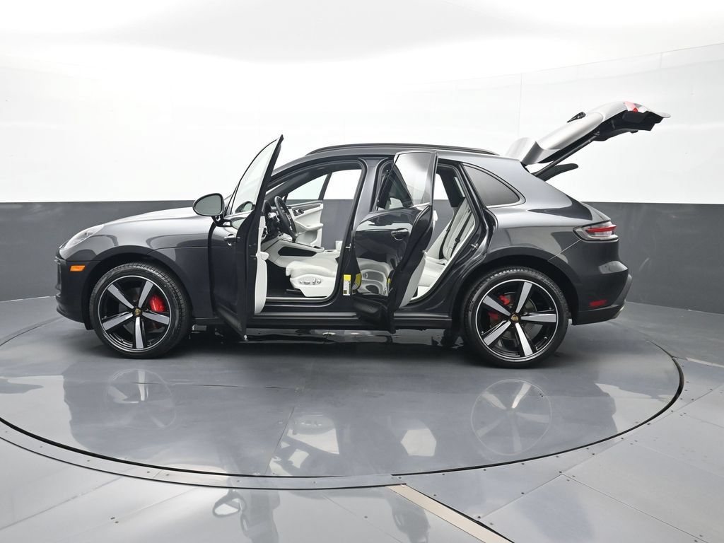 Certified 2023 Porsche Macan S AWD/4WD image 29