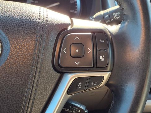 Certified 2018 Toyota Highlander XLE AWD/4WD image 16