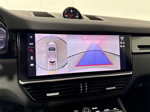 Certified 2022 Porsche Cayenne w/ Premium Package Plus image 27