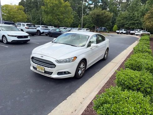Used 2013 Ford Fusion SE FWD image 13