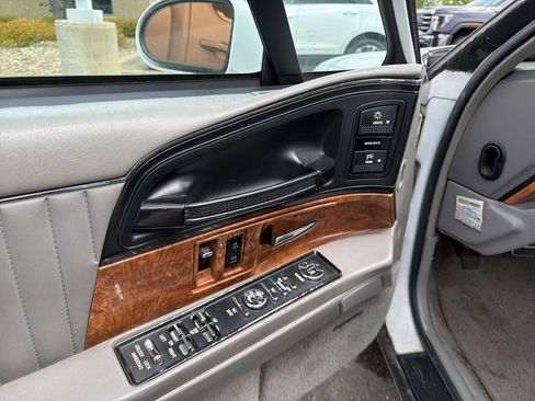 Used 1993 Buick Park Avenue FWD image 12