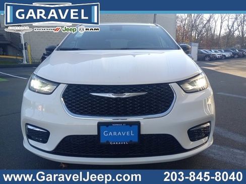 New 2026 Chrysler Pacifica Select image 15