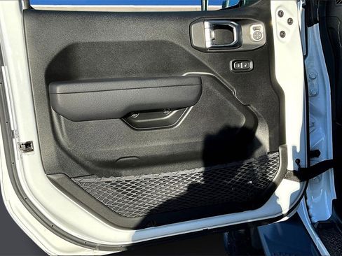 Used 2022 Jeep Gladiator Sport image 21