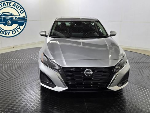 Used 2023 Nissan Altima 2.5 SL FWD image 2
