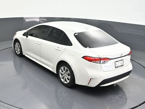Used 2021 Toyota Corolla LE image 18