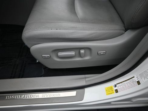 Used 2012 Toyota Highlander Limited image 10