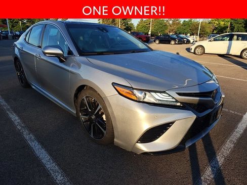 Used 2018 Toyota Camry XSE FWD image 3