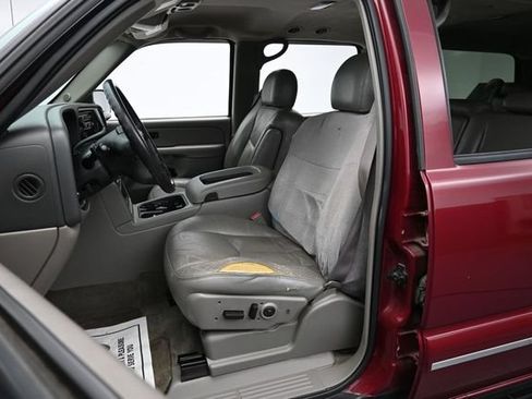 Used 2004 Chevrolet Suburban LT w/ Preferred Equipment Group RWD image 11