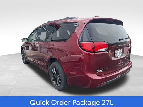 Used 2020 Chrysler Pacifica Touring-L w/ Premium Audio Group AWD/4WD image 3