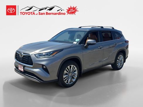 New 2026 Toyota Highlander Platinum AWD/4WD image 1
