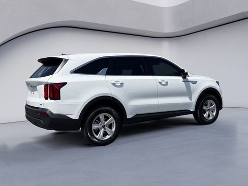 Used 2023 Kia Sorento LX image 5