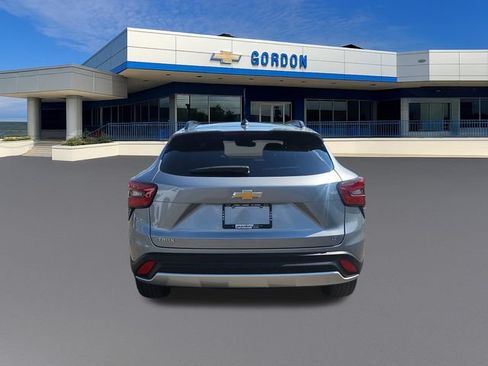 Used 2025 Chevrolet Trax LT w/ Driver Confidence Package FWD image 4