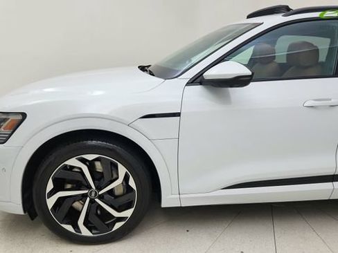 Used 2024 Audi Q8 e-tron Prestige w/ Prestige Package AWD/4WD image 10