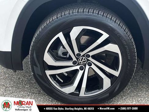 Certified 2023 Volkswagen Atlas Cross Sport SEL AWD/4WD image 9