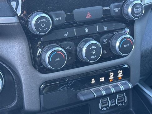 Used 2022 RAM 1500 Big Horn w/ Night Edition image 14