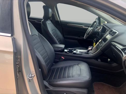 Used 2015 Ford Fusion SE w/ Equipment Group 202A FWD image 9