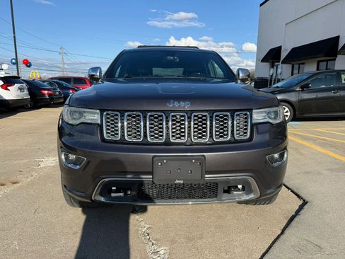 Used 2017 Jeep Grand Cherokee Overland image 2