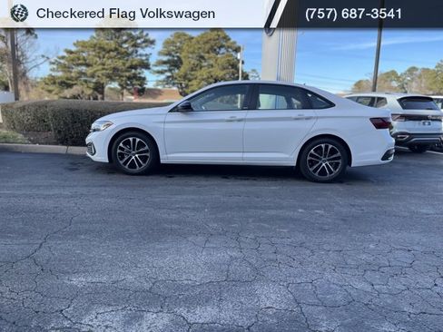Used 2023 Volkswagen Jetta Sport image 10