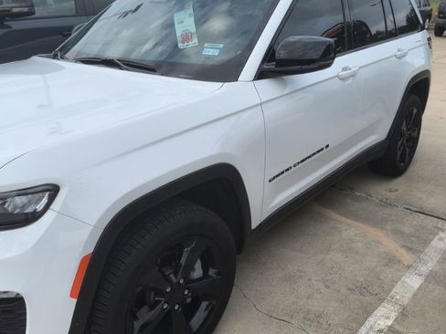 Used 2025 Jeep Grand Cherokee Limited w/ Black Appearance Package RWD image 6