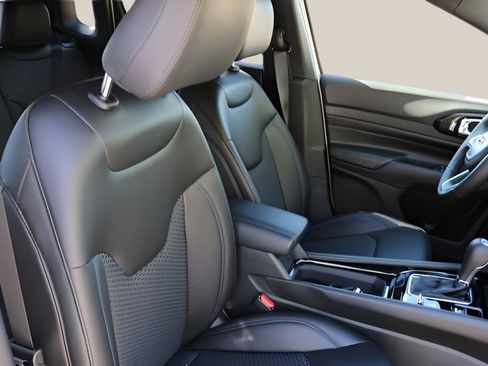 New 2026 Jeep Compass Latitude AWD/4WD image 19