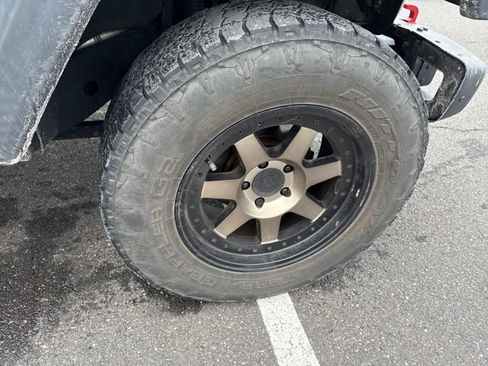 Used 2016 Jeep Wrangler Unlimited Rubicon image 9