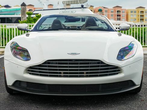 Used 2019 Aston Martin DB11 Volante RWD image 2