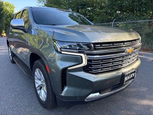 Used 2023 Chevrolet Suburban Premier AWD/4WD image 3