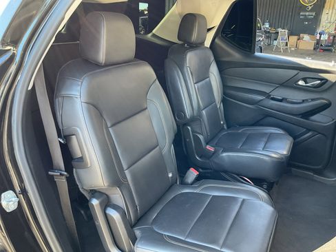 Used 2020 Chevrolet Traverse LT image 21
