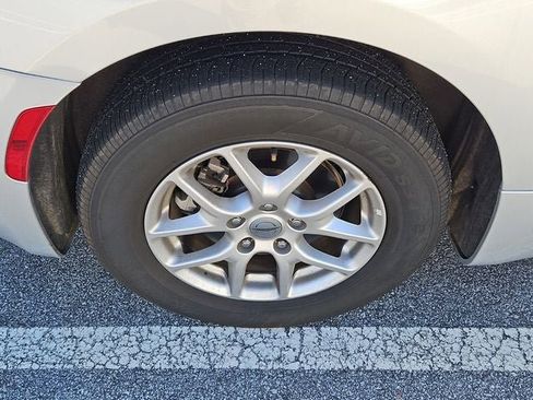 Used 2024 Chrysler Pacifica Touring-L image 16