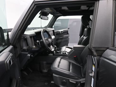 Used 2025 Ford Bronco Badlands image 15