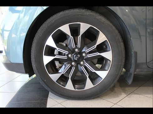 Used 2022 Kia Carnival EX FWD image 9