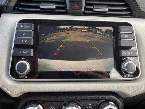 Used 2022 Nissan Versa SV image 17