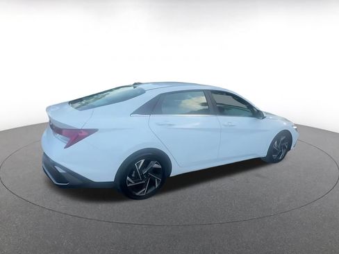 Used 2025 Hyundai Elantra SEL FWD image 12