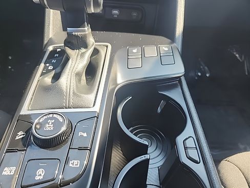 Used 2025 Kia Sportage LX image 40