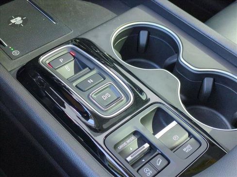Certified 2025 Honda Pilot Touring image 12