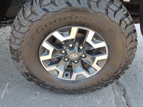 Used 2023 Toyota Tacoma TRD Off-Road AWD/4WD image 11